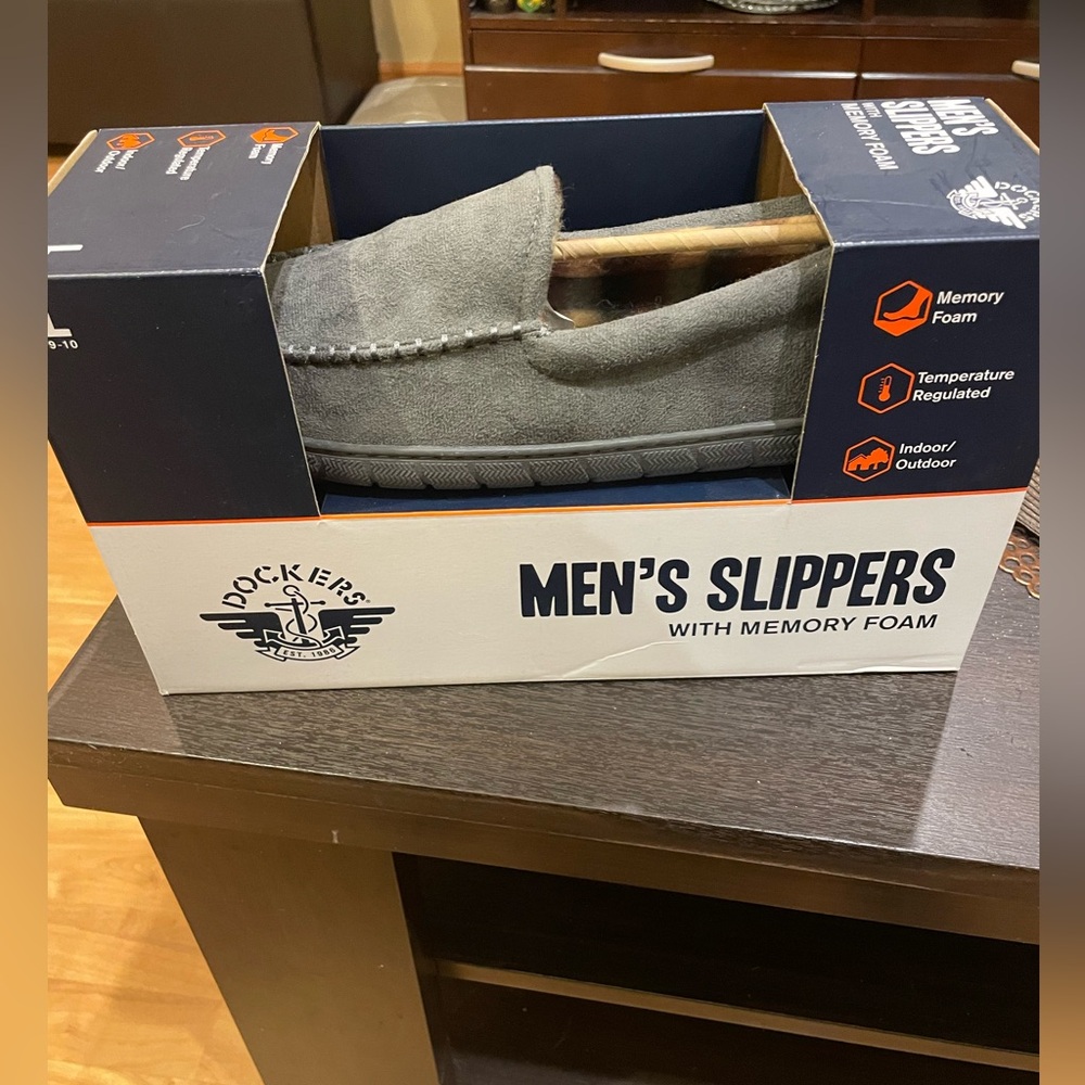 Dockers Men's Grey Slippers with Memory Foam